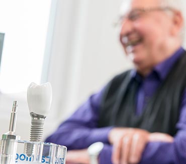 Zahnimplantate und Zahnersatz Friedrichshafen